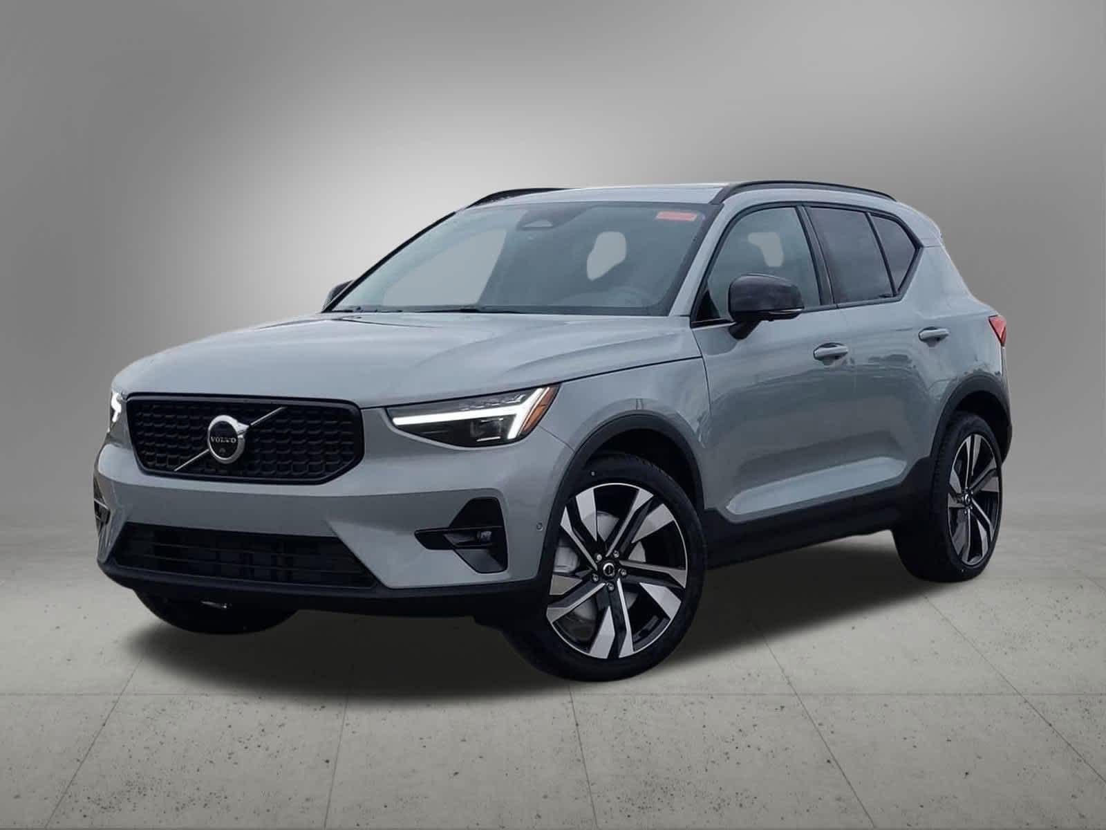 2025 Volvo XC40 B5 Plus -
                  Troy, MI
