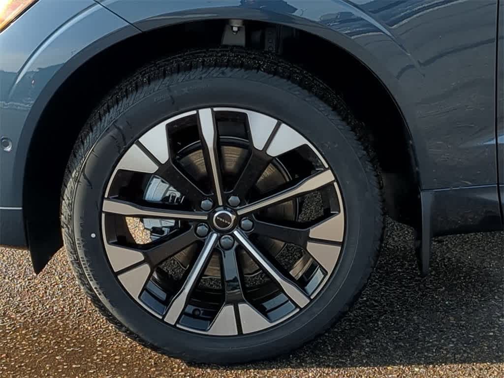 Thumbnail: 2026 Volvo XC60 - 13