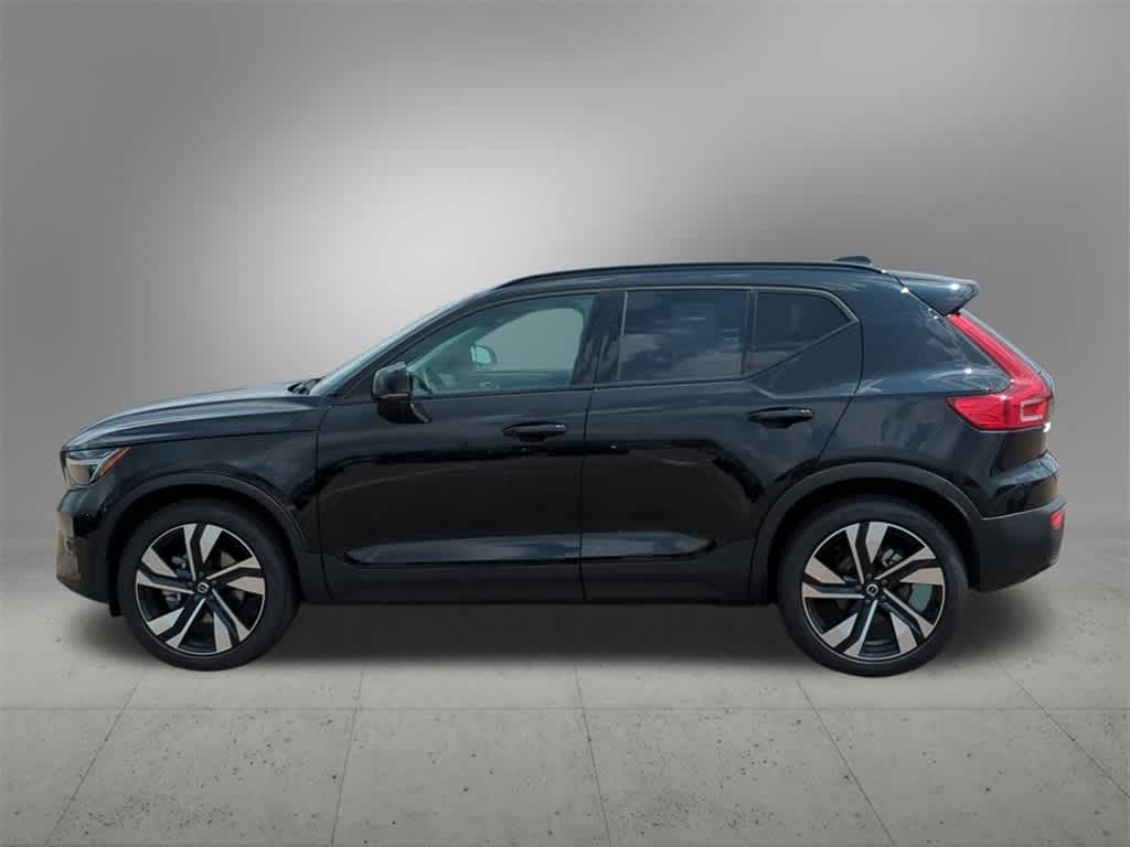 Thumbnail: 2025 Volvo XC40 - 3