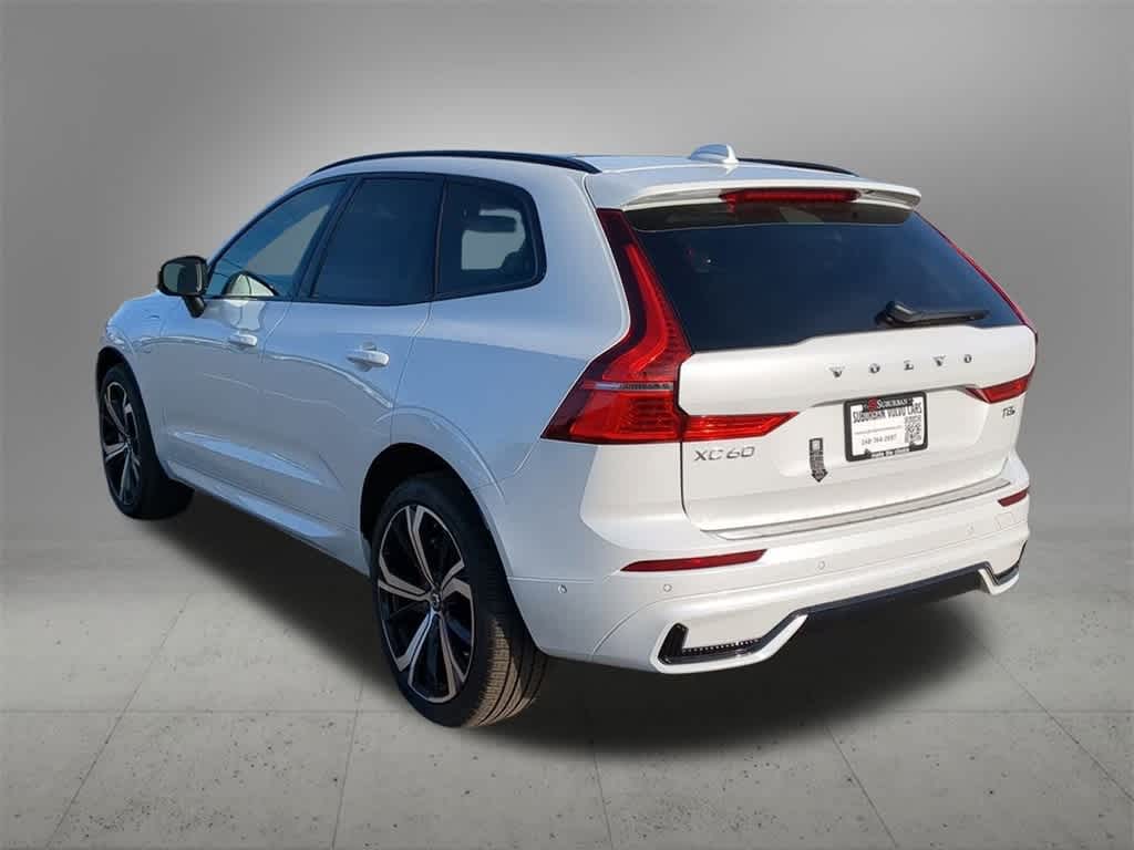 2025 Volvo XC60 Hybrid T8 photo 4