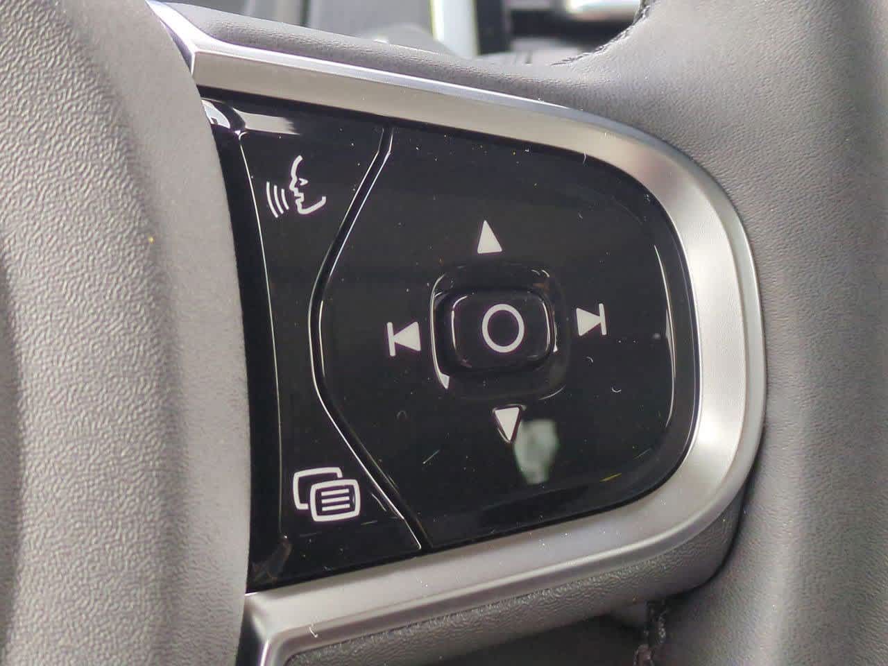 2025 Volvo XC90 T8 Plus 25