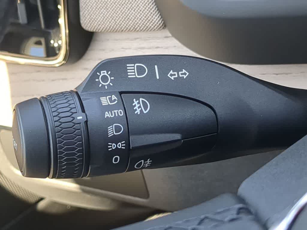 Thumbnail: 2026 Volvo XC90 - 25