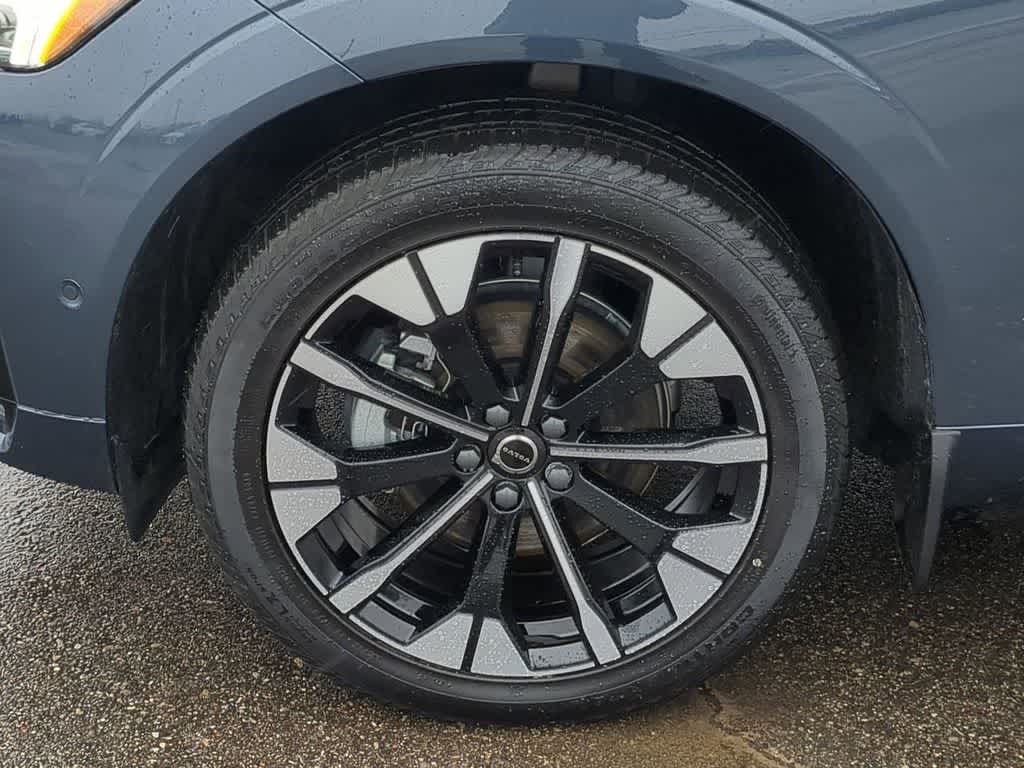 Thumbnail: 2026 Volvo XC60 - 13