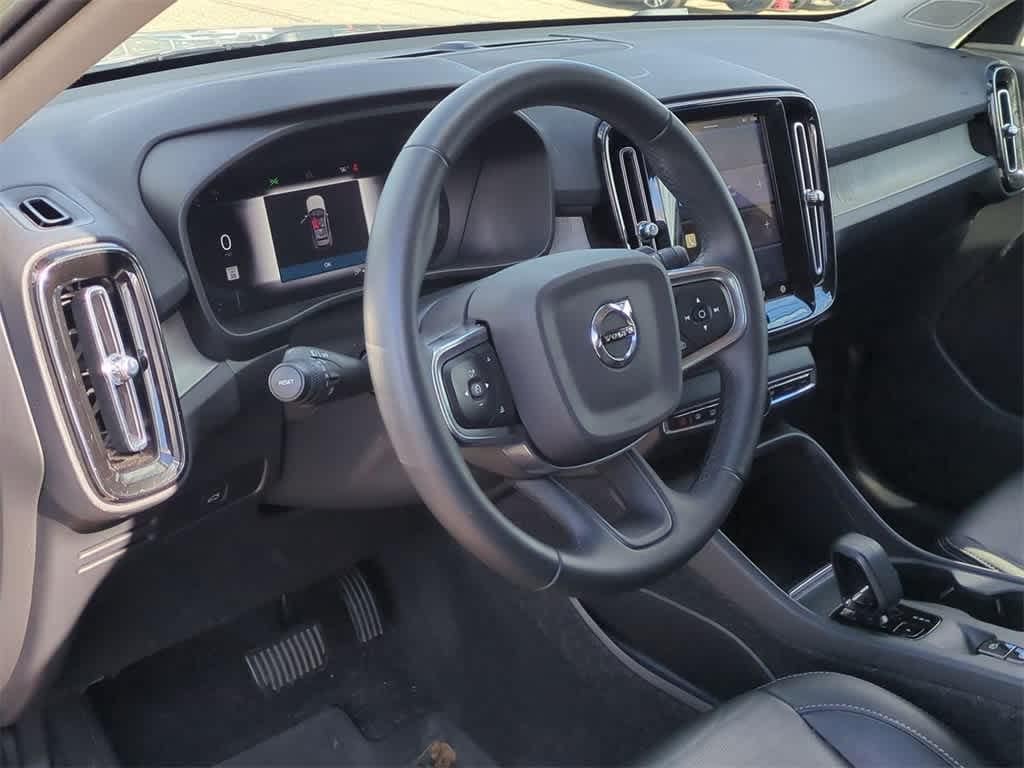Used 2023 Volvo XC40 B5 AWD Core SUV