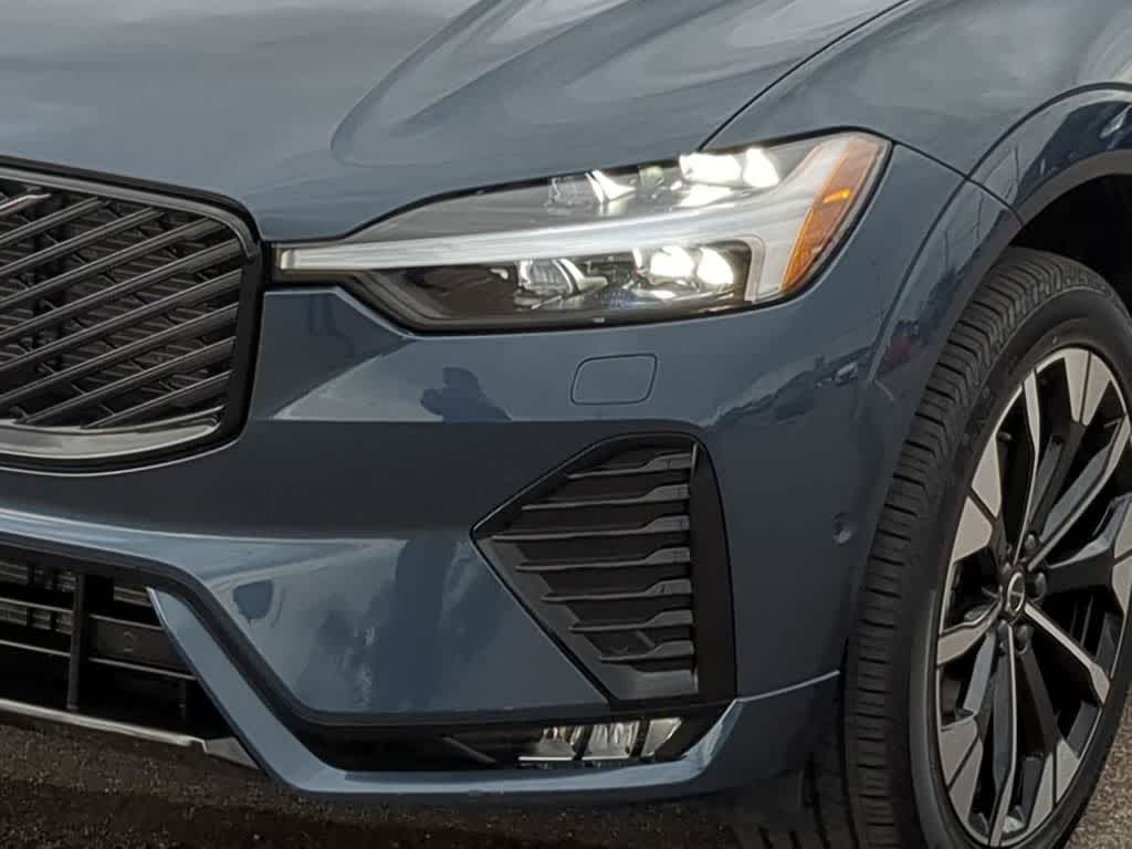 Thumbnail: 2026 Volvo XC60 - 10