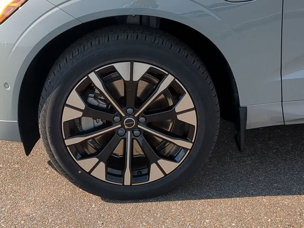 Thumbnail: 2026 Volvo XC60 - 13