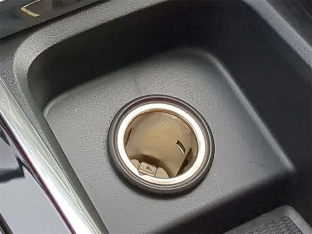 Thumbnail: 2023 Volvo XC90 - 32