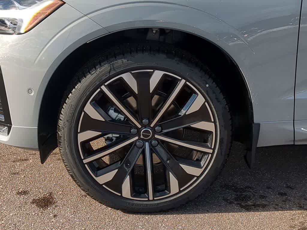 Thumbnail: 2026 Volvo XC60 - 13