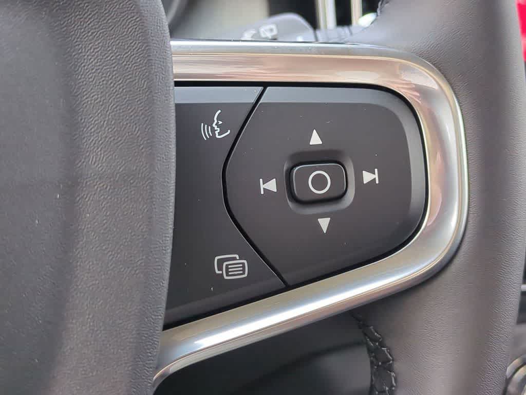 Thumbnail: 2026 Volvo XC40 - 24