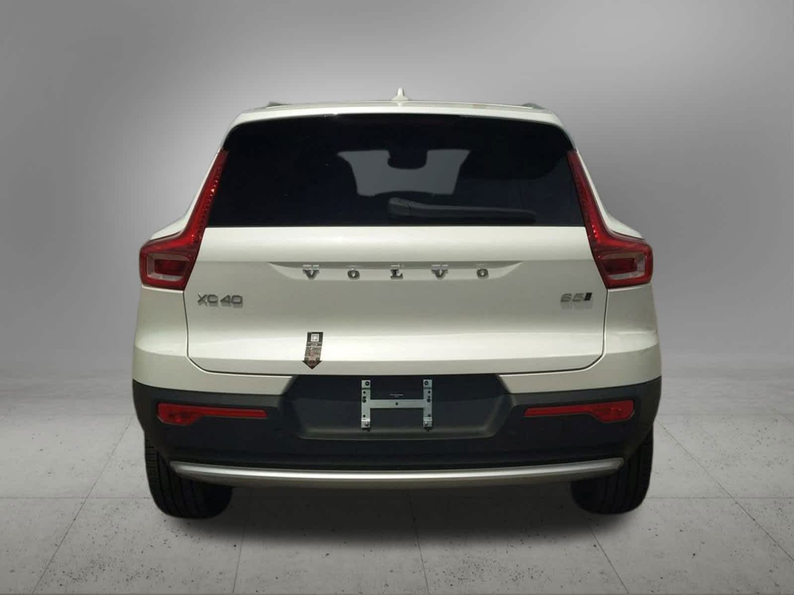 Thumbnail: 2025 Volvo XC40 - 5