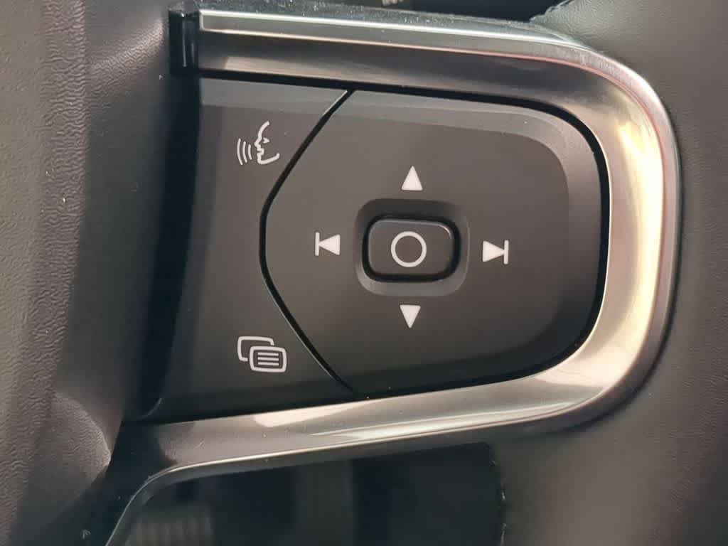 Thumbnail: 2026 Volvo XC40 - 23