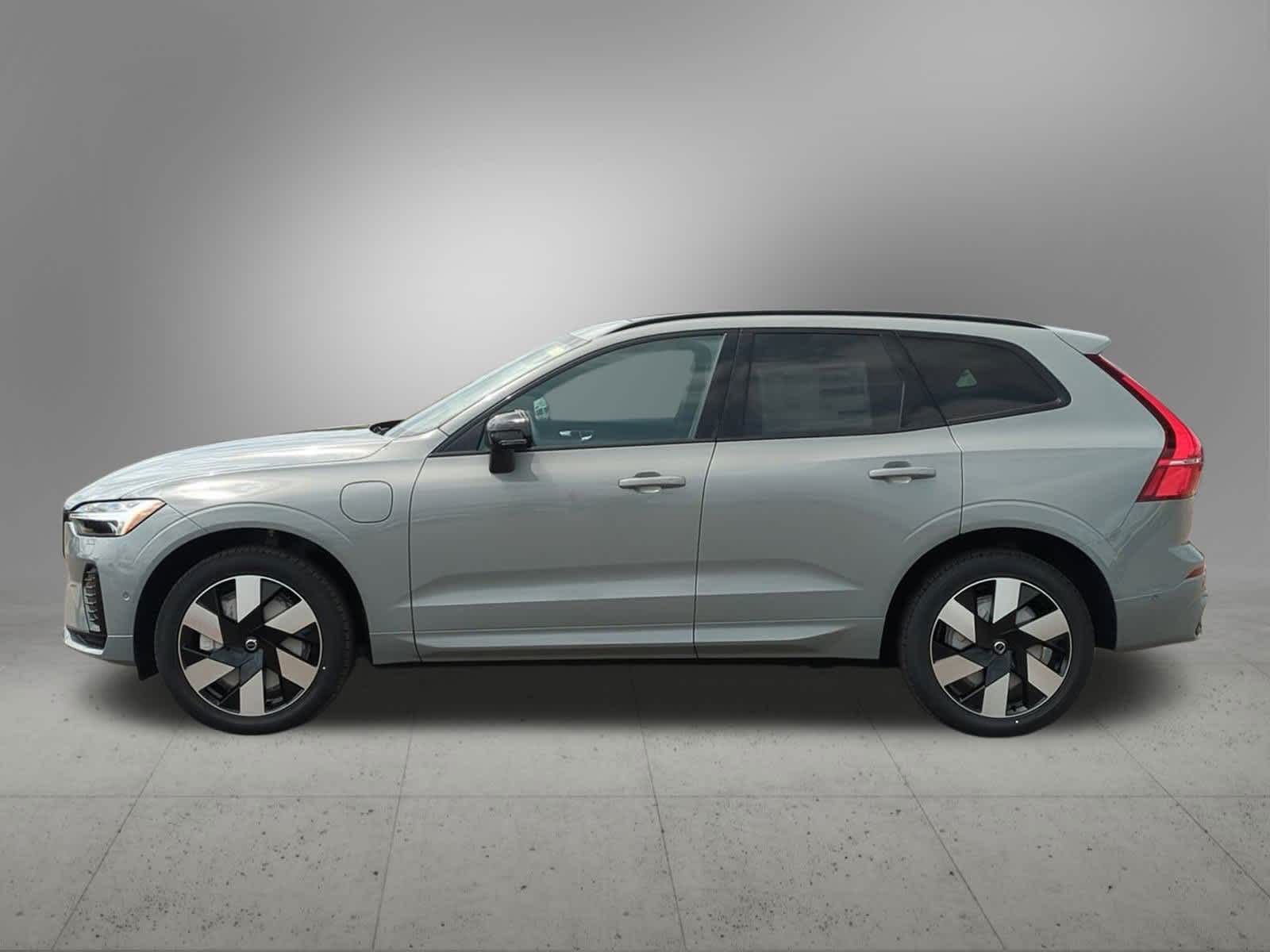 Thumbnail: 2025 Volvo XC60 - 3