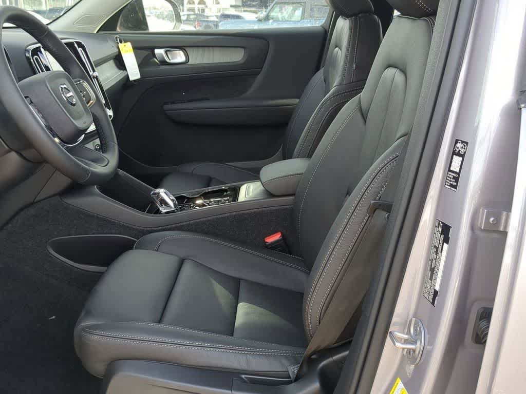 Thumbnail: 2026 Volvo XC40 - 15