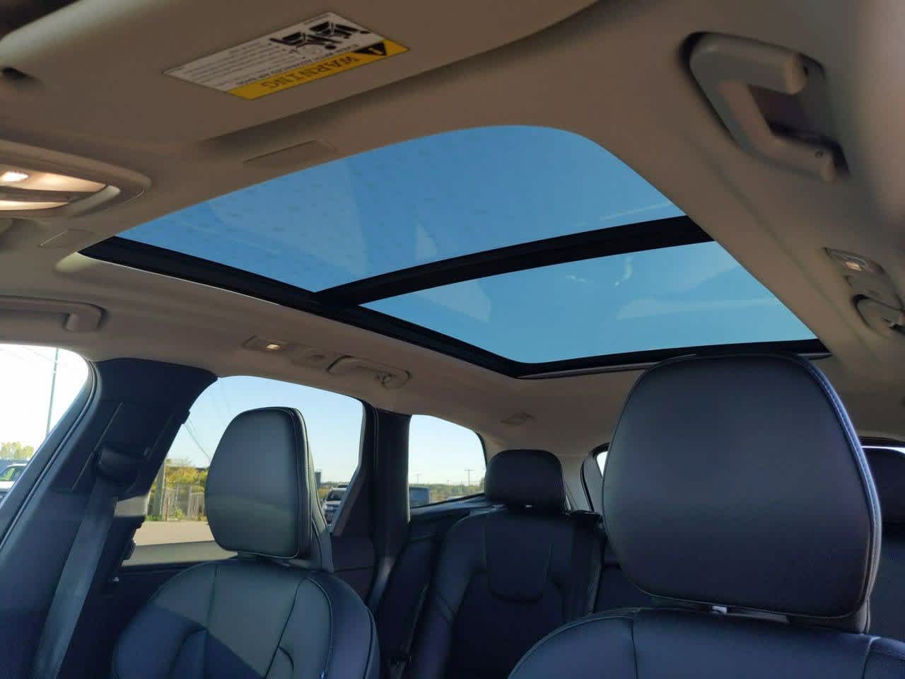 Thumbnail: 2025 Volvo XC60 - 16
