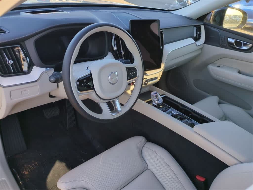 2026 Volvo XC60 B5 photo 2