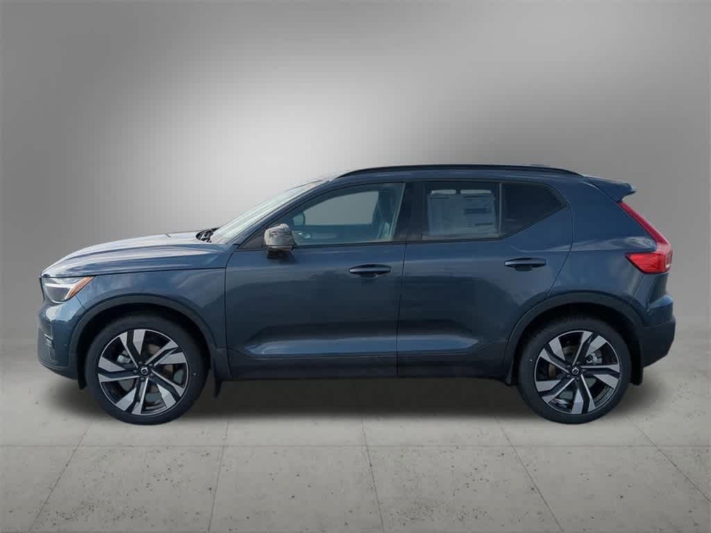 Thumbnail: 2026 Volvo XC40 - 3