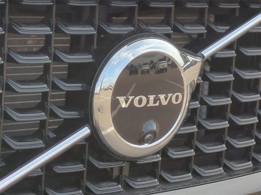 Thumbnail: 2025 Volvo XC60 - 10