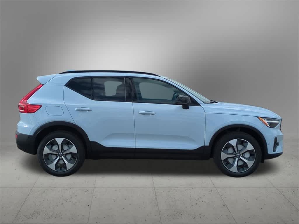 Thumbnail: 2026 Volvo XC40 - 7