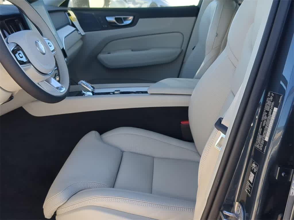 Thumbnail: 2026 Volvo XC60 - 15