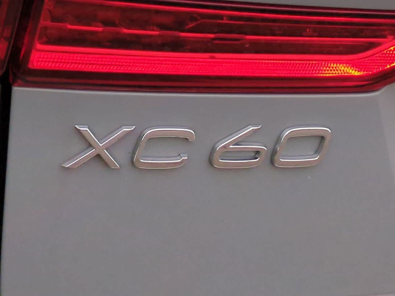 Thumbnail: 2025 Volvo XC60 - 11