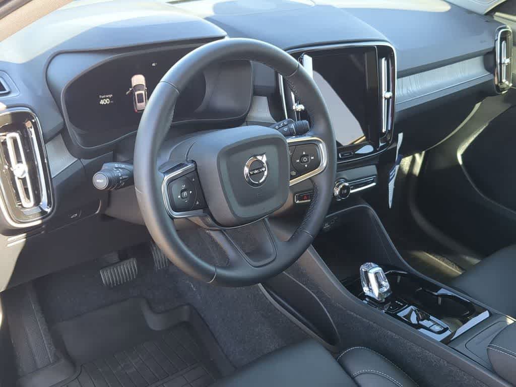 Thumbnail: 2026 Volvo XC40 - 2