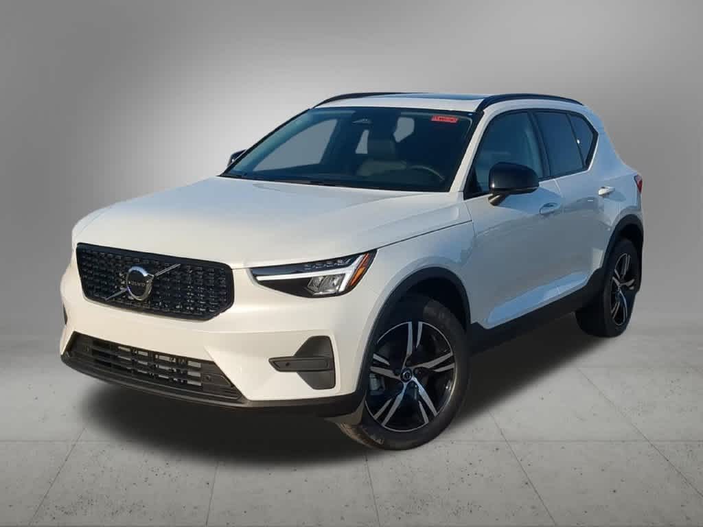 2026 Volvo XC40 Core