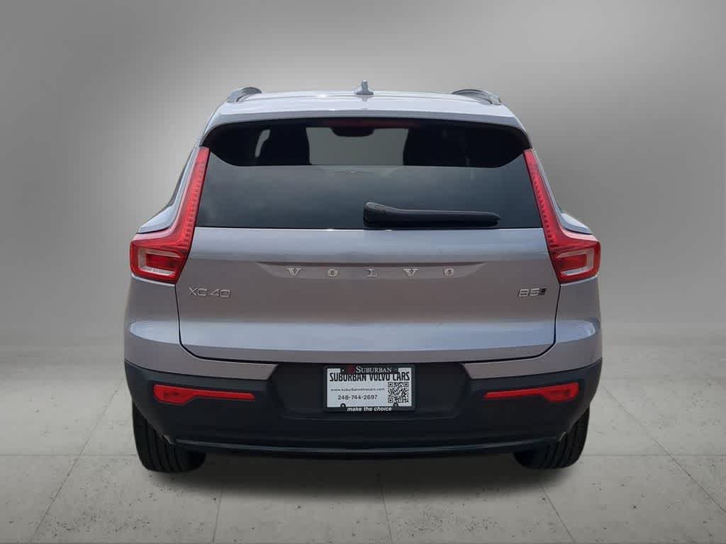 Thumbnail: 2026 Volvo XC40 - 4