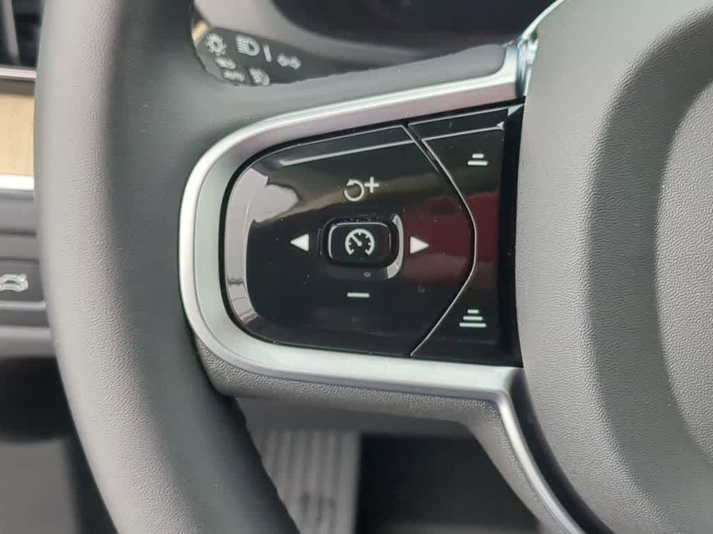 Thumbnail: 2026 Volvo XC60 - 22