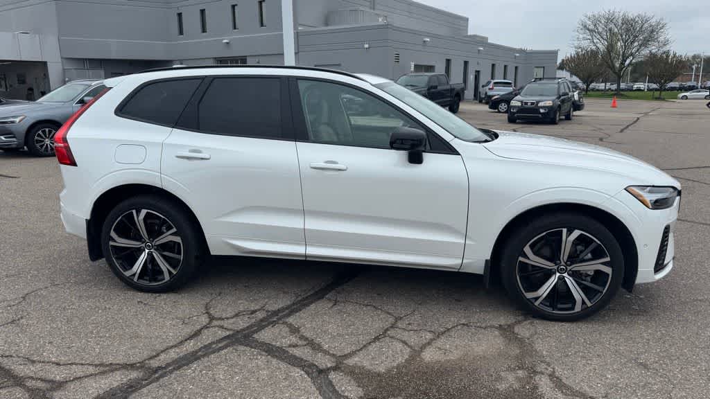 Thumbnail: 2025 Volvo XC60 - 4