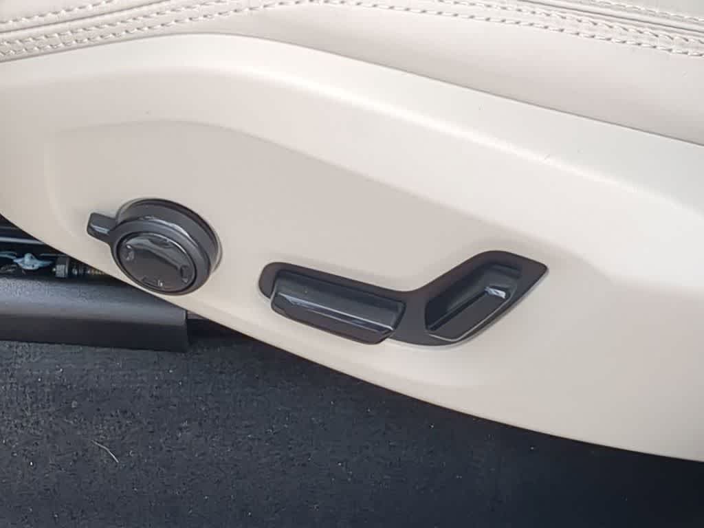 Thumbnail: 2026 Volvo XC90 - 16