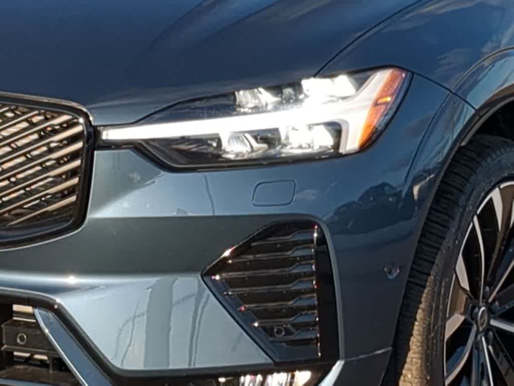 Thumbnail: 2026 Volvo XC60 - 10