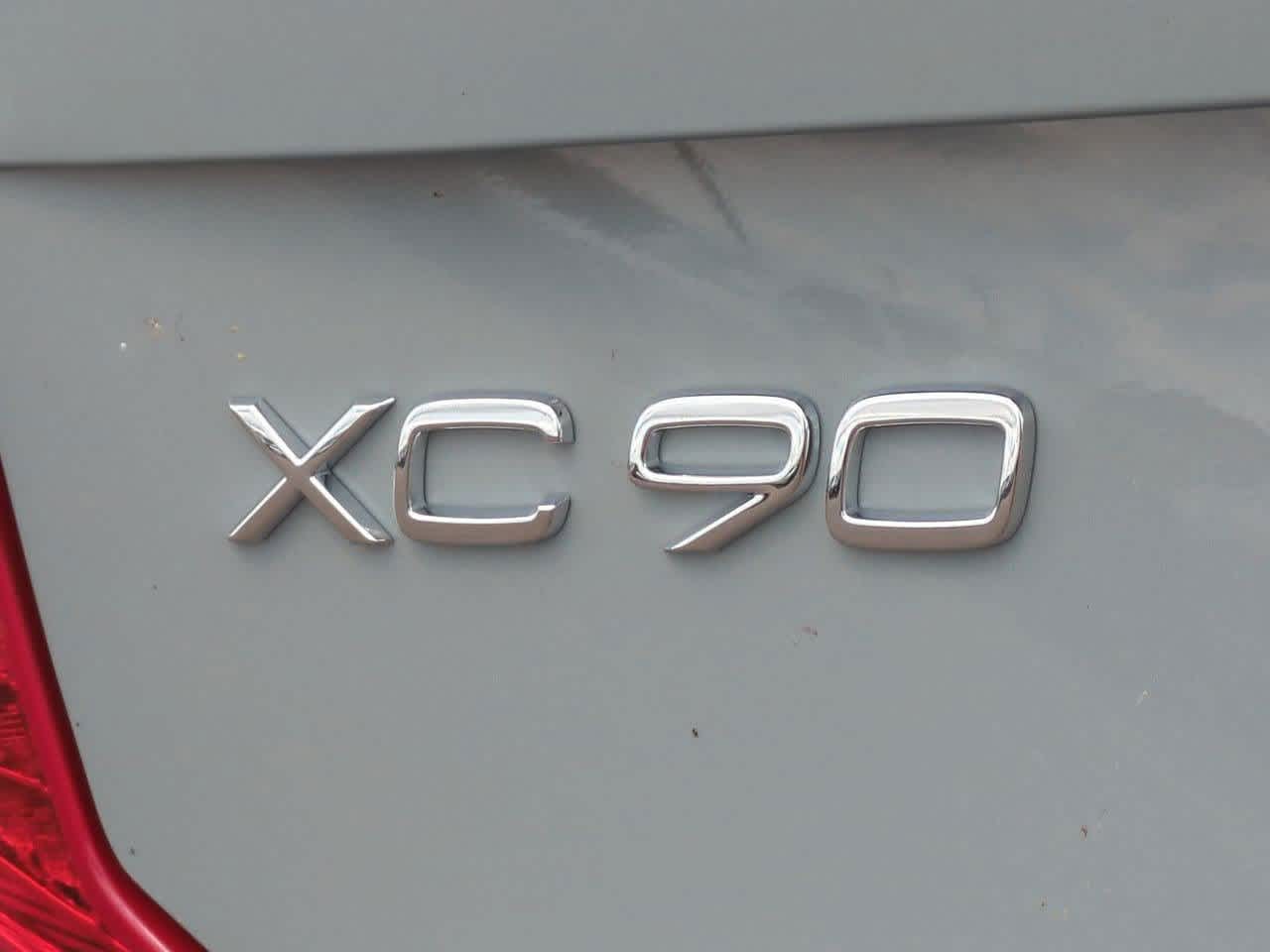 2025 Volvo XC90 T8 Plus 11
