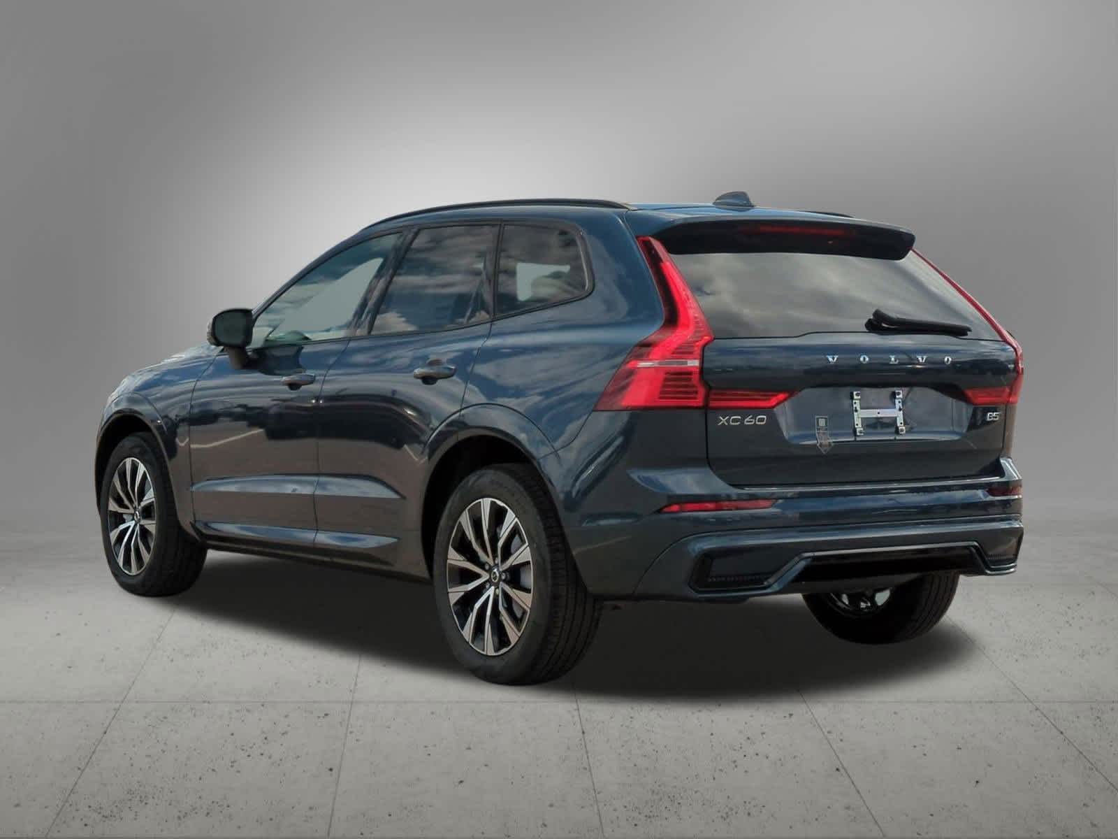 Thumbnail: 2025 Volvo XC60 - 4