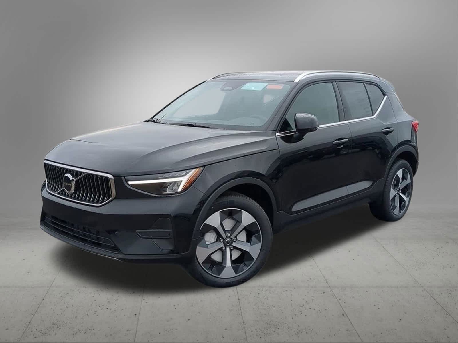2025 Volvo XC40 B5 Core -
                  Troy, MI
