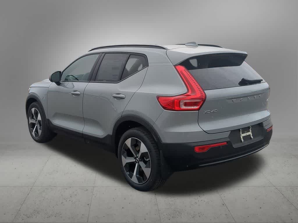 Thumbnail: 2026 Volvo XC40 - 4