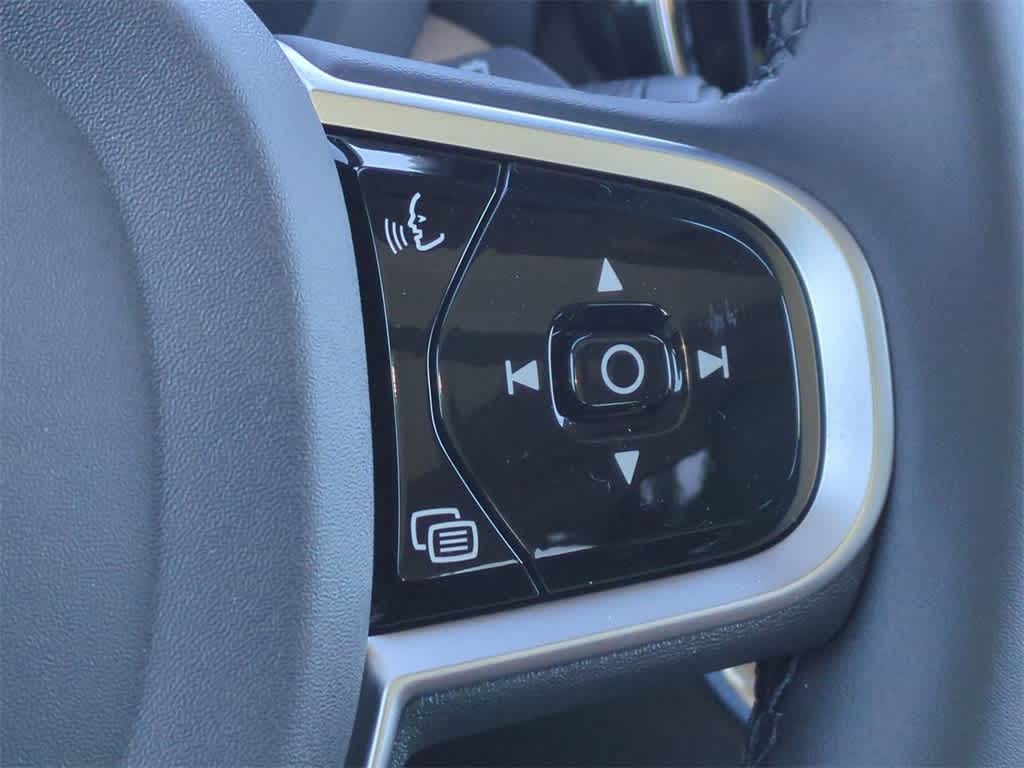 Thumbnail: 2026 Volvo XC60 - 25