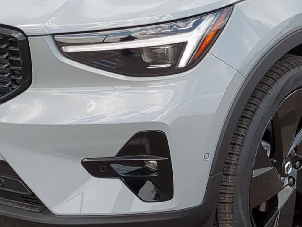 Thumbnail: 2026 Volvo XC40 - 10