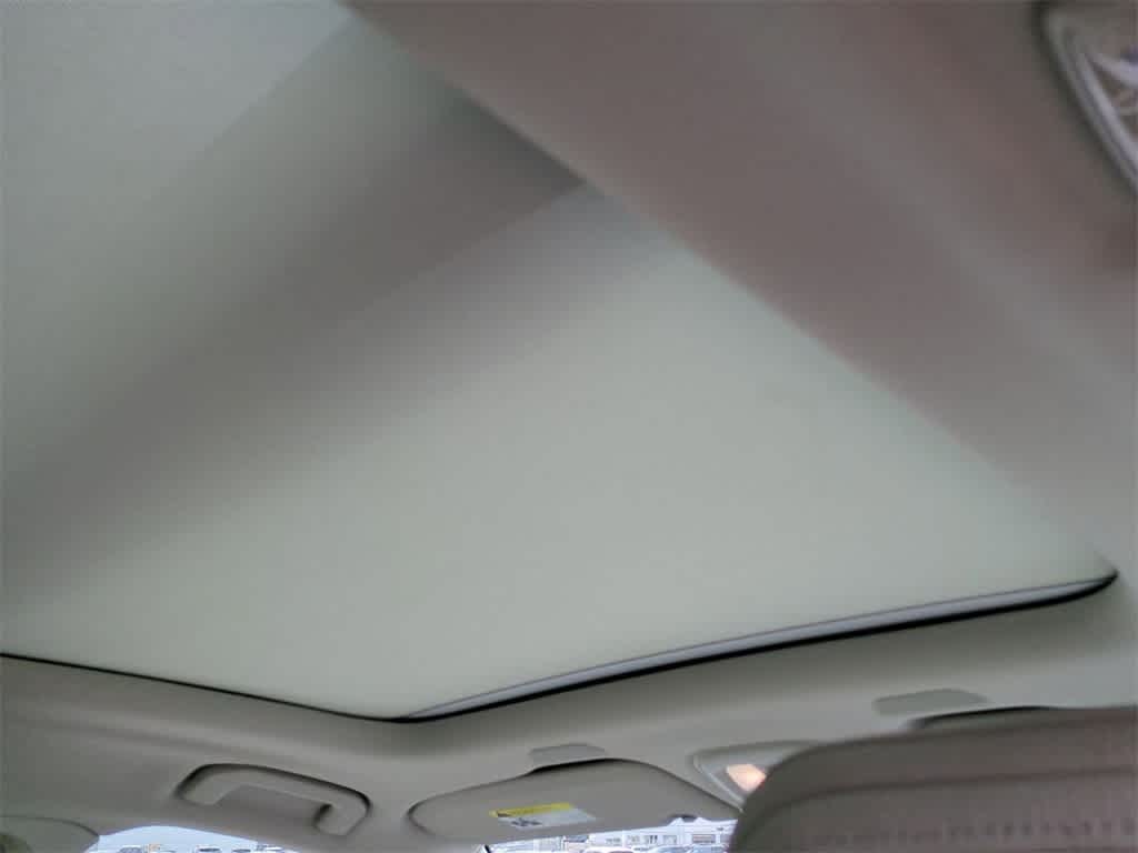 Thumbnail: 2025 Volvo XC60 - 21