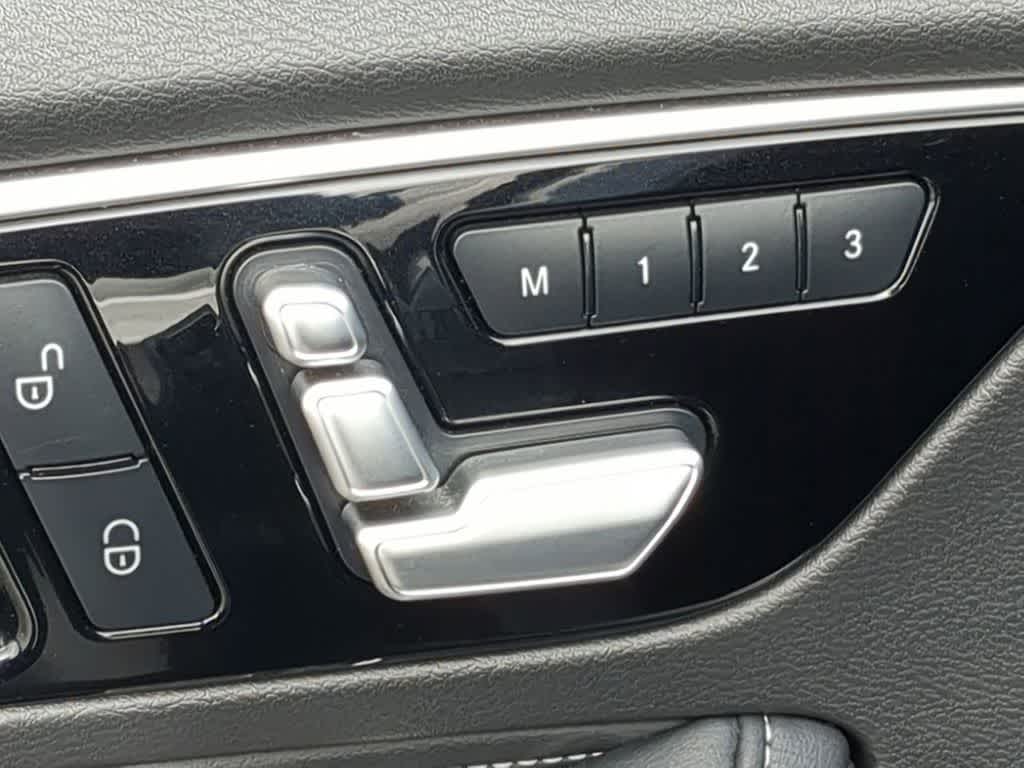 Thumbnail: 2018 INFINITI QX30 - 16