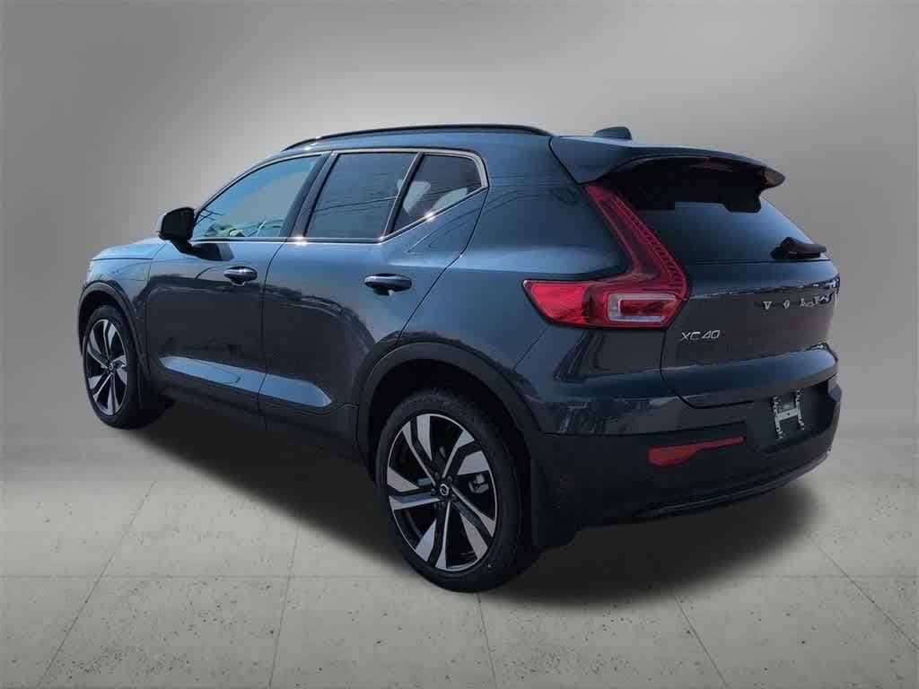 New 2026 Volvo XC40 B5 Ultra SUV