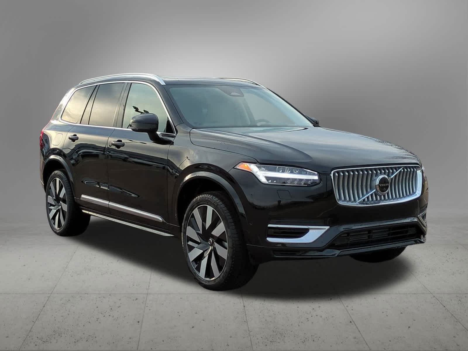 2025 Volvo XC90 T8 Plus 8