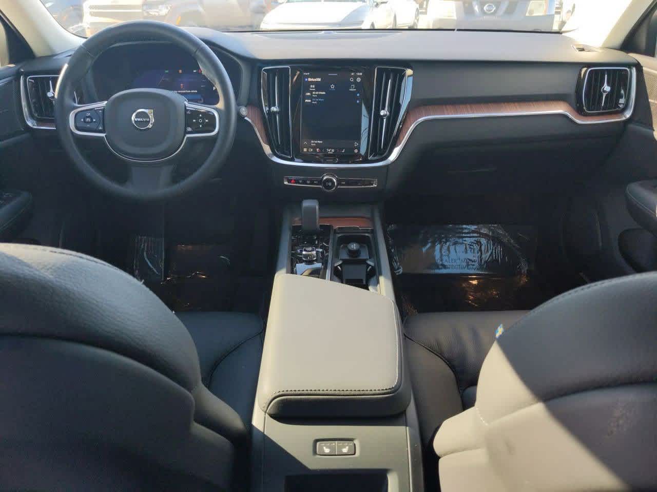 Thumbnail: 2025 Volvo S60 - 13