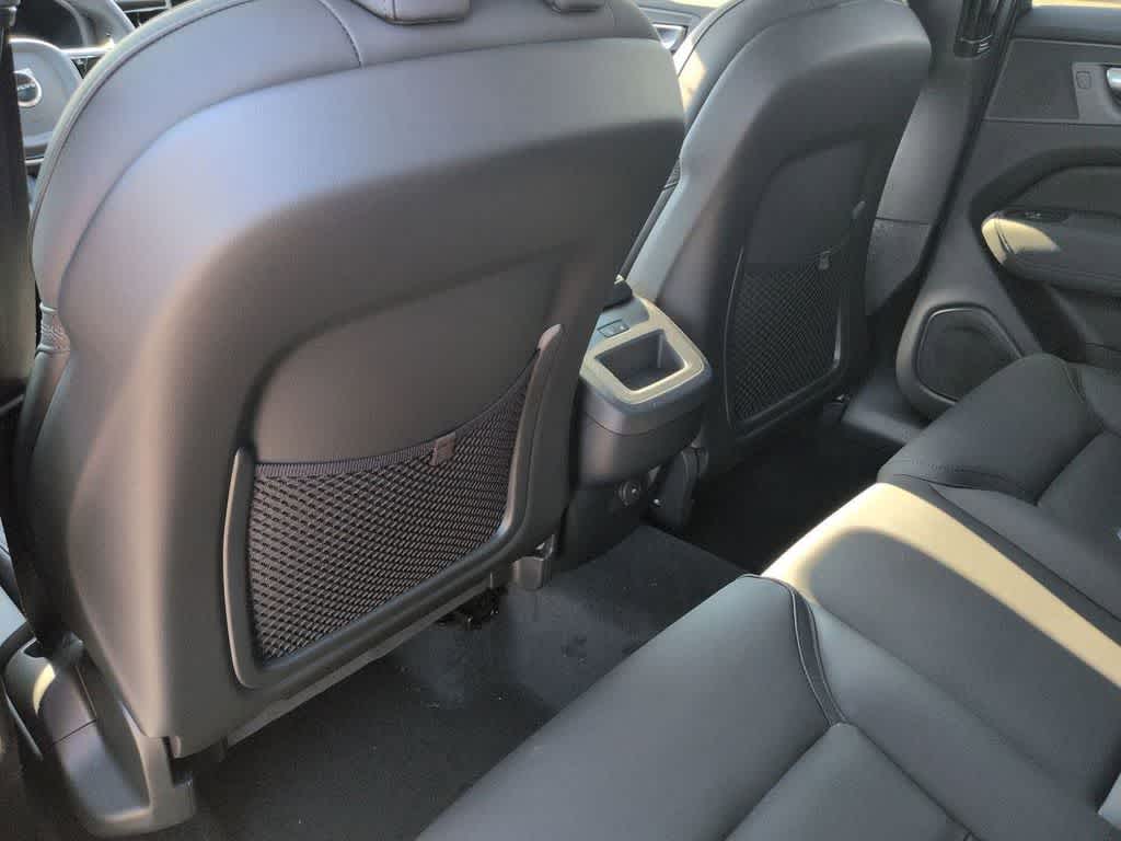 Thumbnail: 2026 Volvo XC60 - 18