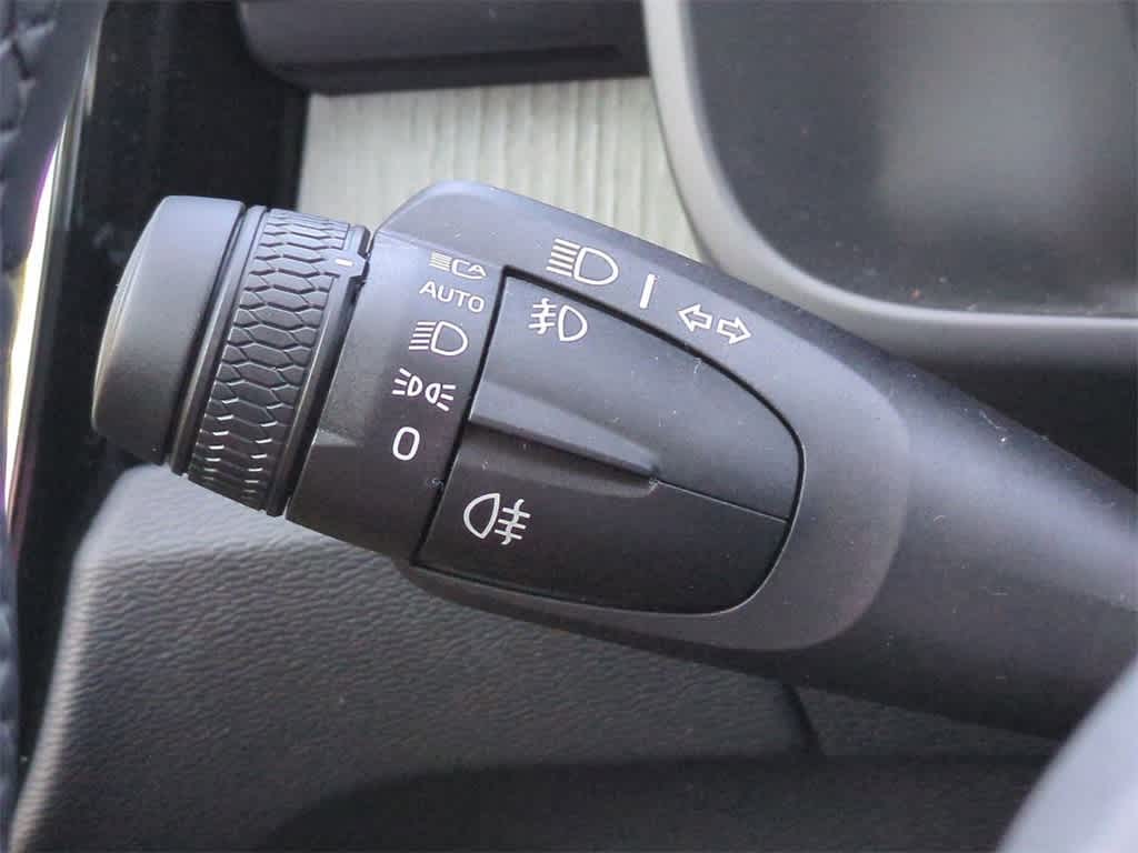 Thumbnail: 2026 Volvo XC40 - 27