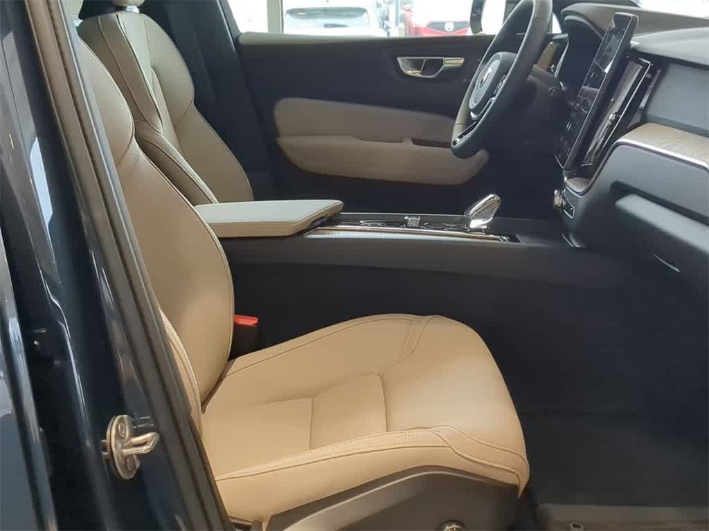 Thumbnail: 2026 Volvo XC60 - 13