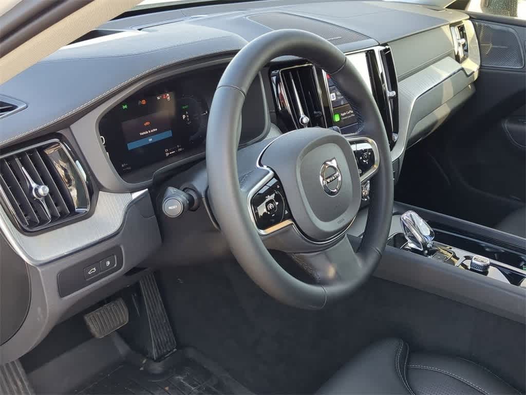 2025 Volvo XC60 Hybrid T8 photo 2