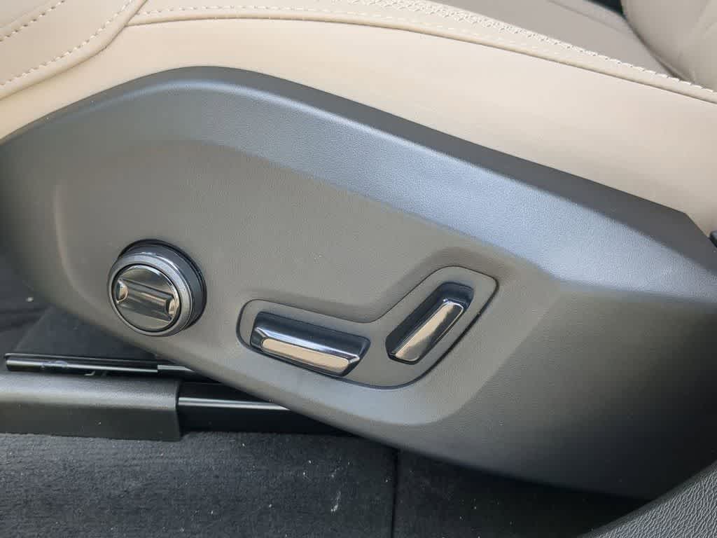 Thumbnail: 2026 Volvo XC60 - 16