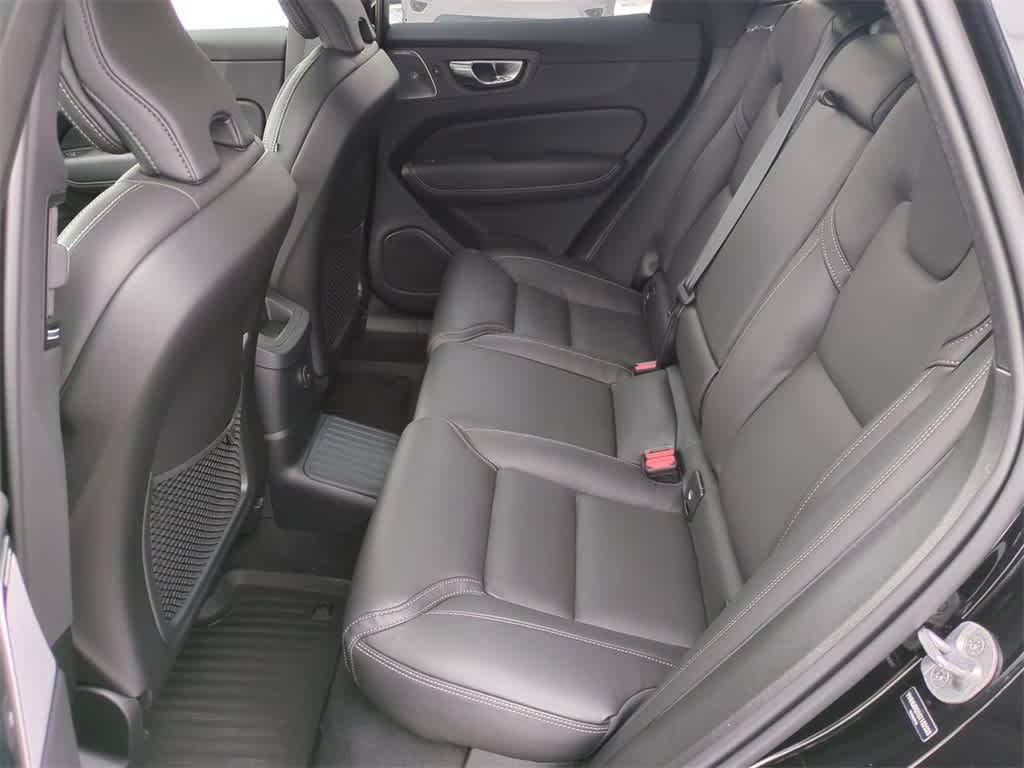 Thumbnail: 2025 Volvo XC60 - 12