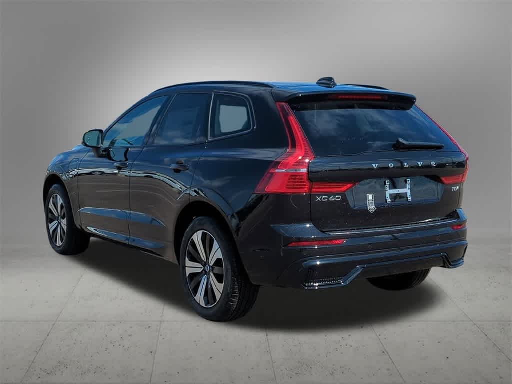 2025 Volvo XC60 Plus T8 photo 4