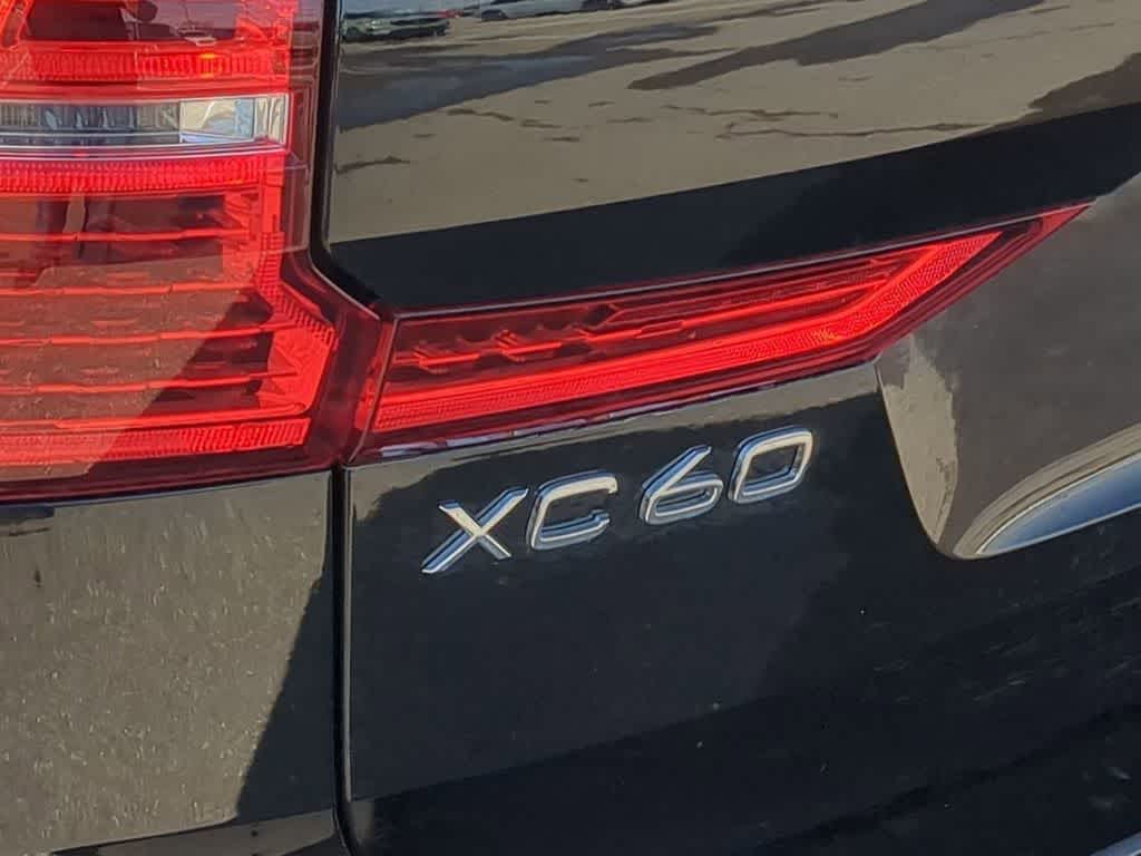 Thumbnail: 2025 Volvo XC60 - 12